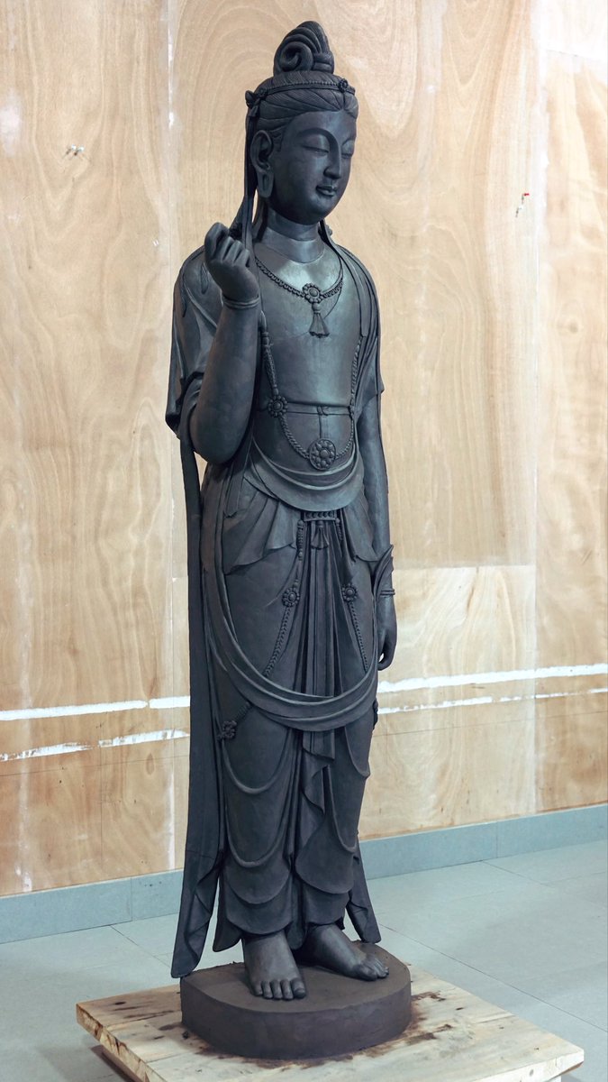 _shigemars's tweet photo. 敦煌研究院の知人から久しぶりに連絡が来て、2017年に私が現地で制作した菩薩像が型取りされて飾ってあることを知りました。ありがたいことです。 https://t.co/5VpY0SfM81