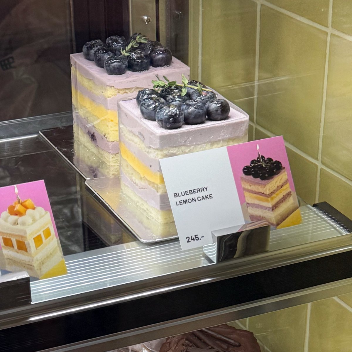 Hamkdy_'s tweet photo. คืออยากให้ทำเป็นปอนด์อะเอางี้ พี่อินได้โป่ด อร่อยมากกกกกกกก เลเยอร์สวรรค์😭🪽 หอมบลูเบอรี่ ฮีบลูเบอเร่อเรย เปรี้ยวหวานเลมอนนิดๆ แค่ดูภาพก็อร่อยละ แล้วอร่อยจิงง ชุ่มฉ่ำหัวใจ https://t.co/iFlLkEu4dP