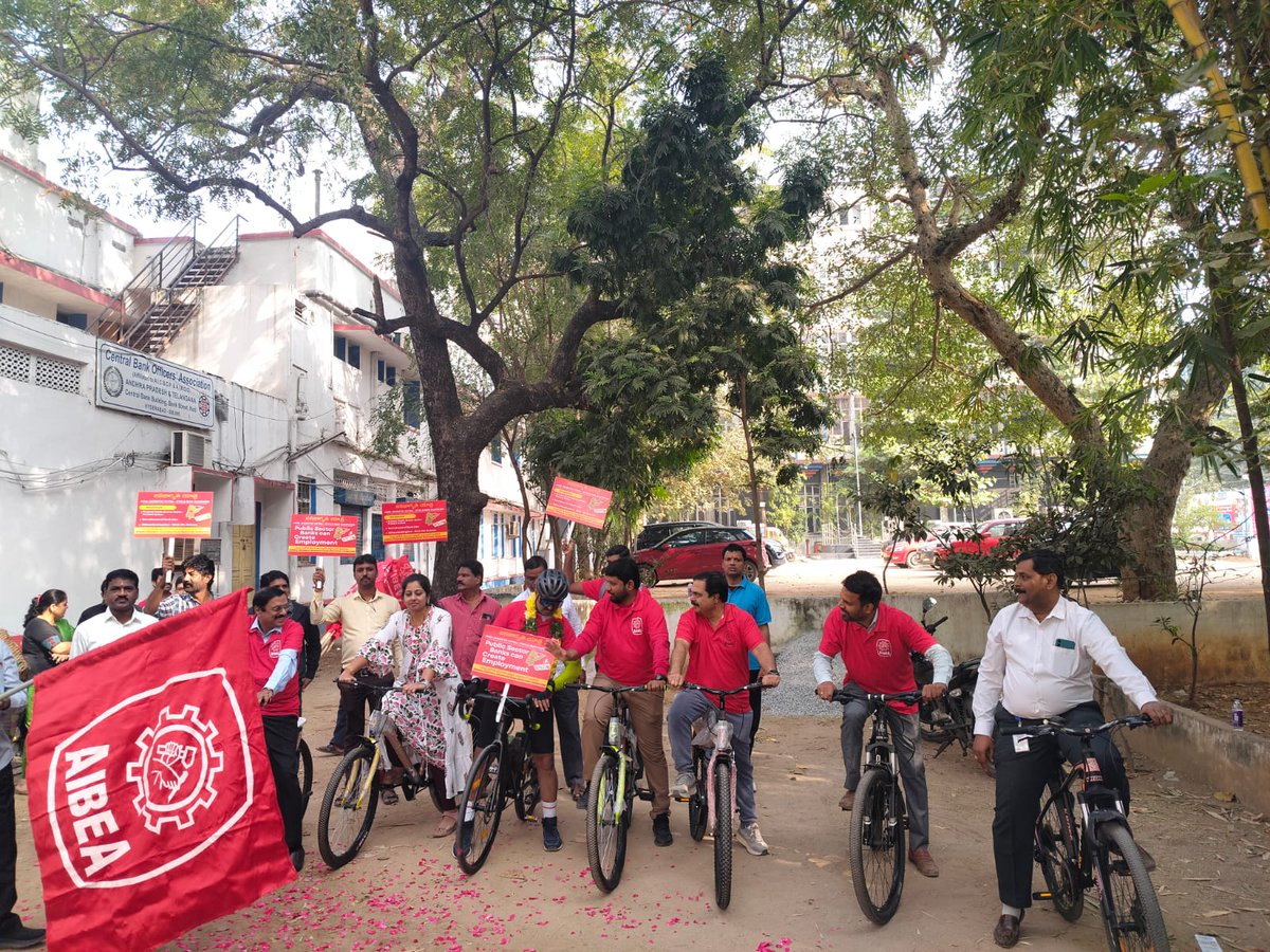 SumaLat83567137's tweet photo. #JanaJagrutiYatra
#APTBEF
#Recriutment
#5DayBankingNow
#OurUnity https://t.co/gvfb0pw9C7