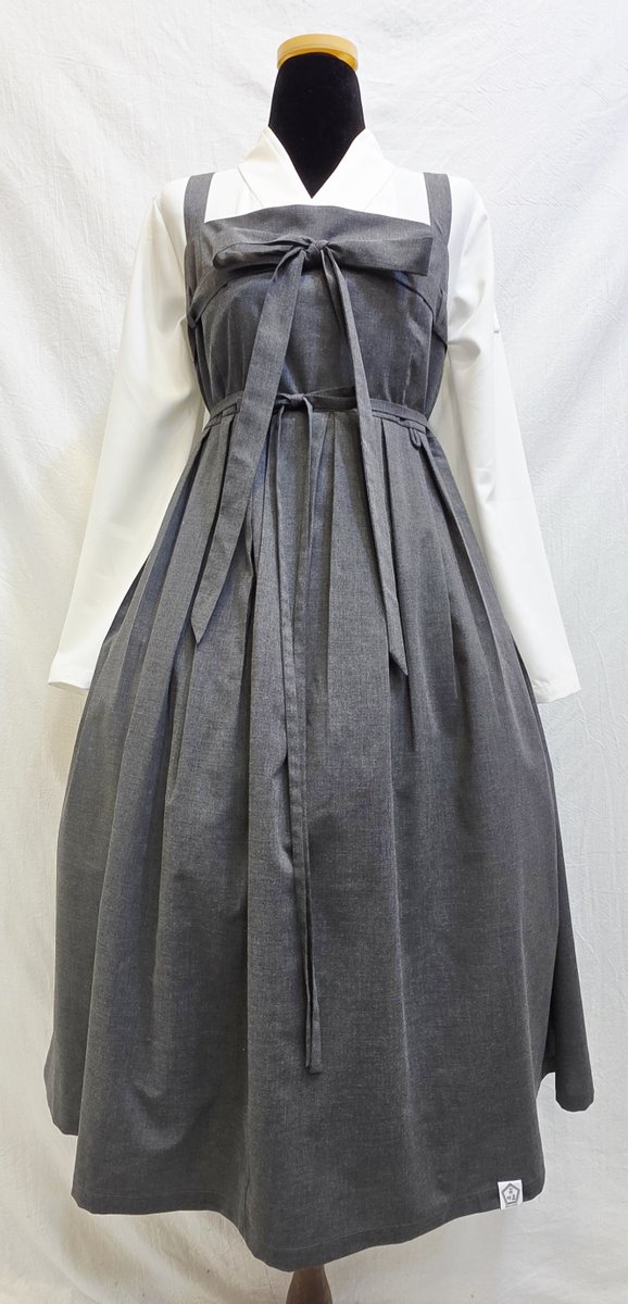 꽃서울 [평정] 말기치마가 스마트스토어에 업데이트 되었습니다.🌸

smartstore.naver.com/kkotseoul/prod…

세가지 기장으로 여기저기 휘뚜루마뚜루 입을 수 있는 기본 말기치마에요! 맞주름으로 제작되어 더욱 고급스러우면서도 일상복으로 잠입하기에도 딱이에요🤭