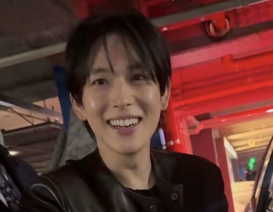 siwan’s sparkly cheeks <3