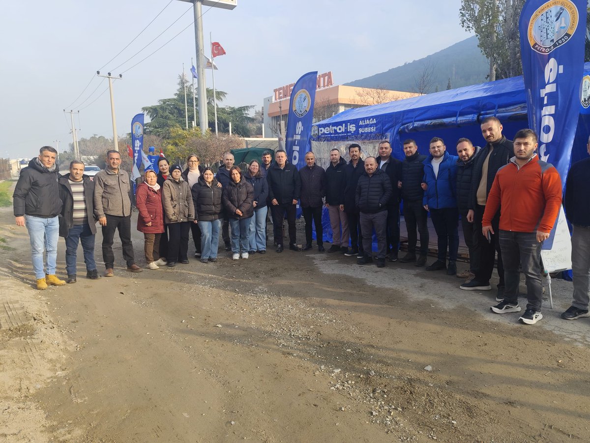 393 gündür anayasal hakkımız gasp ediliyor
393 gündür açlıkla,soğukla terbiye etmeye çalışıyorlar.
Bu bir “iş uyuşmazlığı”değil,açık bir suçtur
Grev kırmak suçtur,emeği yok saymak suçtur!
Bu zulmün adı patron keyfiyeti,bu sessizliğin adı adaletsizliktir
Direne Direne Kazanacağız!