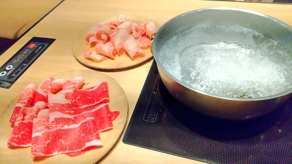 初詣の後にリア友と合流してしゃぶしゃぶ来た！☺️
