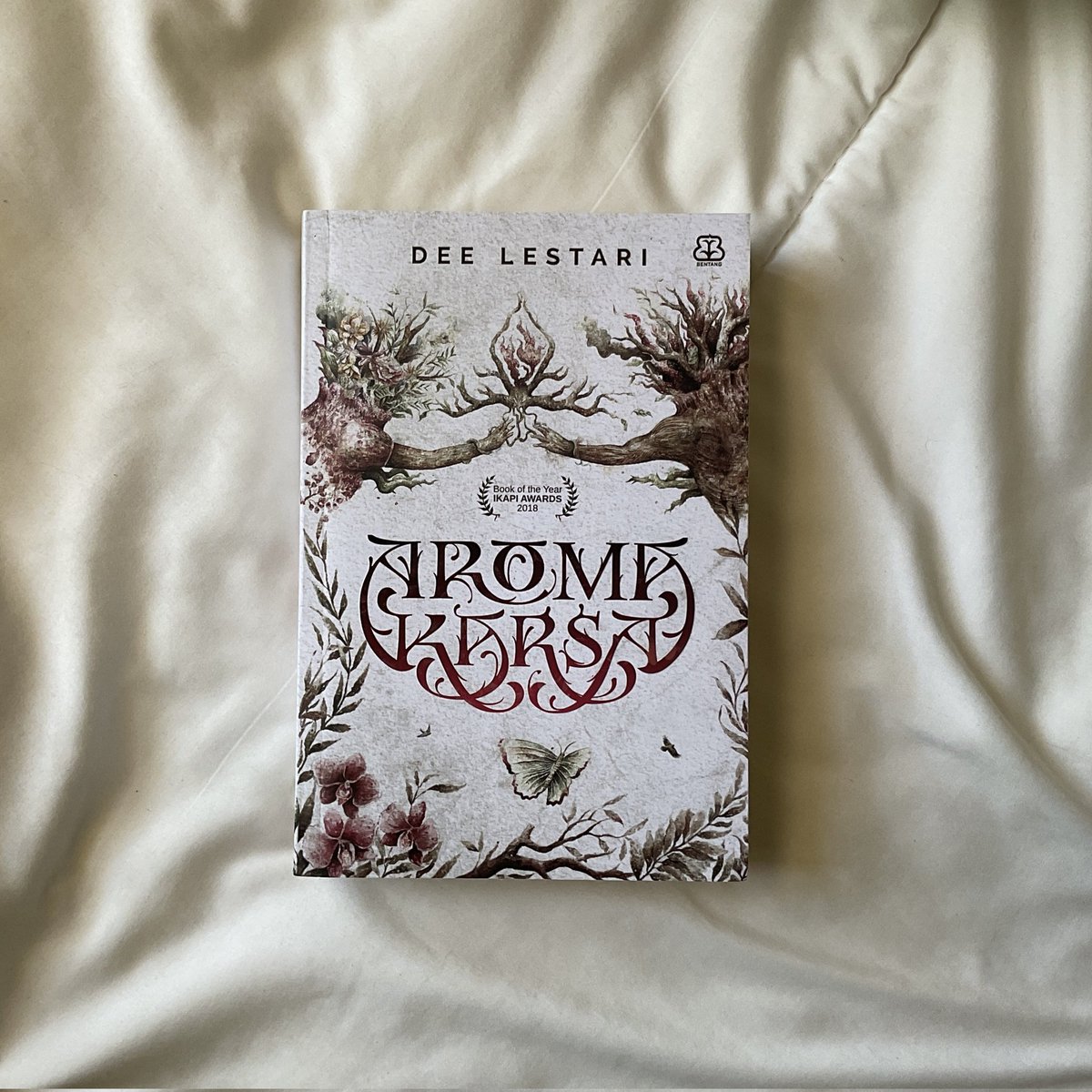frootloopslovr's tweet photo. wts preloved novel aroma karsa
- 80k
- punyaku sendiri, baru dibaca sekali, bersih gada coretan
- via 🍊 only, harga belum termasuk biaya admin 9,5% (naik adminnya huhu) + biaya pesanan 1.250
- bisa split pay yaa https://t.co/0YiPMCHNsD