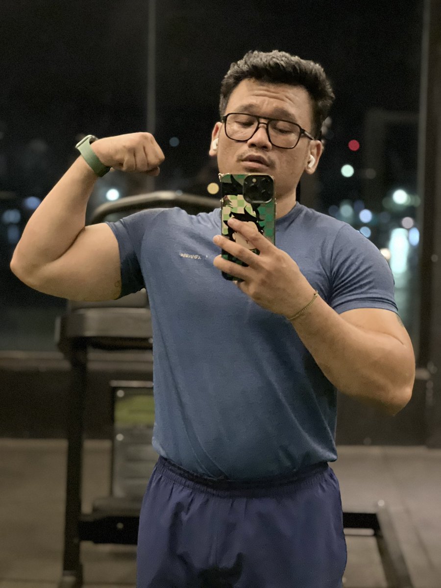 yourfakebo55's tweet photo. Dokumentasi semalem abis hampir sebulan gym jadwalnya sesuka hati di jakarta https://t.co/93MytCVeOA