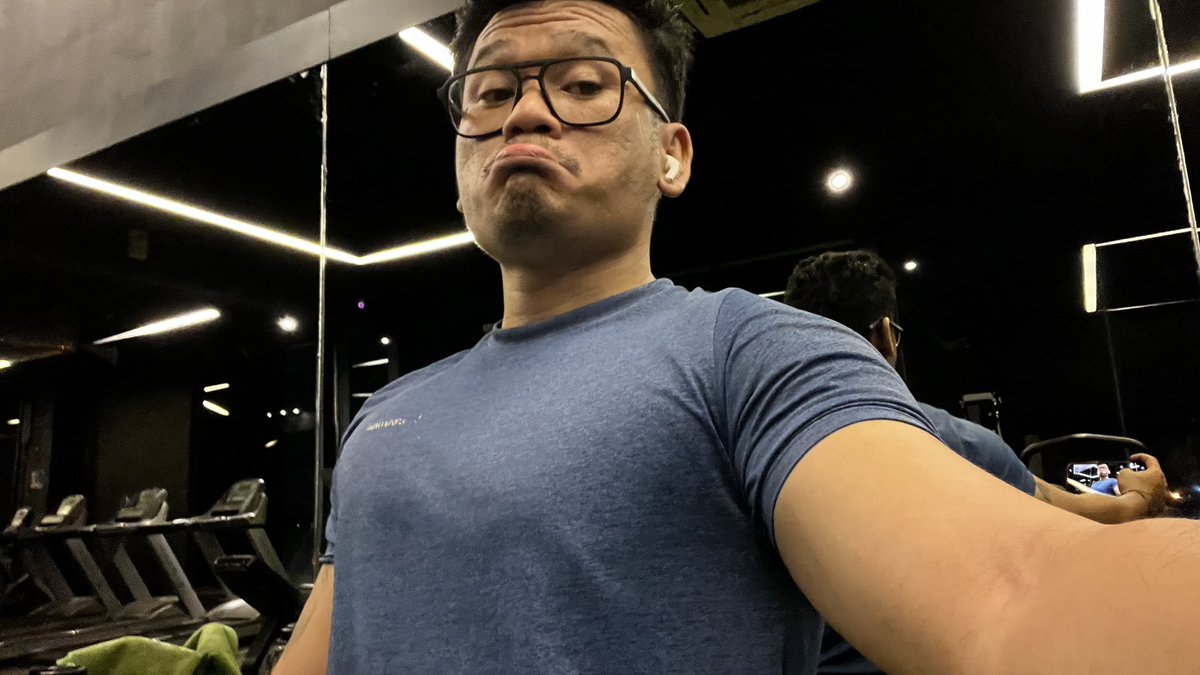 yourfakebo55's tweet photo. Dokumentasi semalem abis hampir sebulan gym jadwalnya sesuka hati di jakarta https://t.co/93MytCVeOA