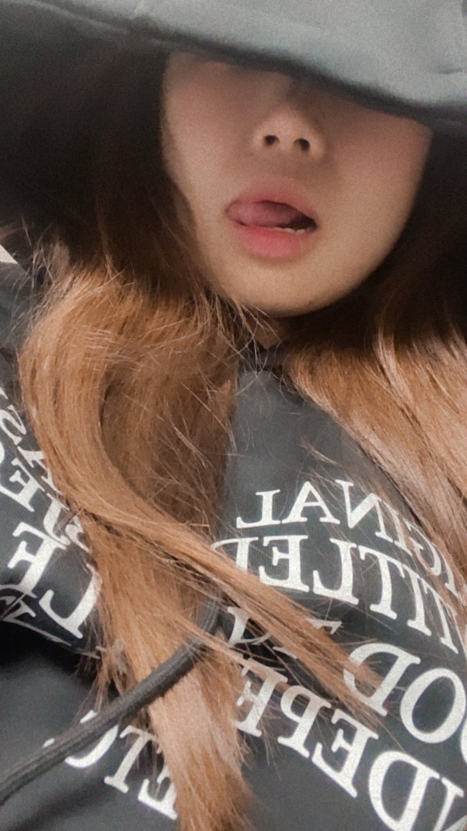 以為自己看開了
結果發現還是看不夠開呢～
下輩子要當變色龍
眼睛長超開
———
然後我要開始當渣女了喔
給每個人溫暖
給每個人一個家🫠

沒事
我說說的
萬年口嗨仔😉
還是努力賺錢養🐶比較實際