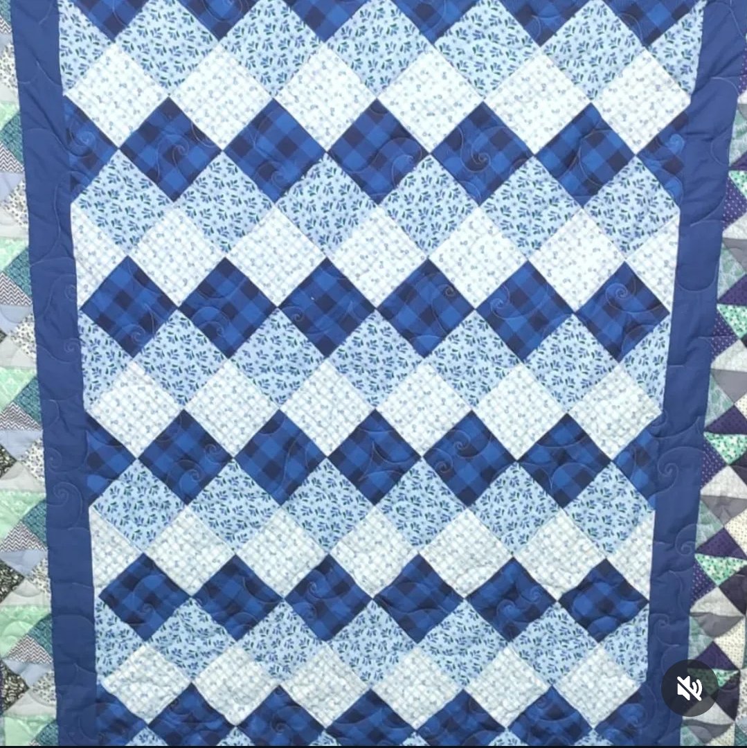BlrQuilt's tweet image. A beautiful custom quilt made for Mrs. Dure Shaik 🤍
Detailed patchwork &amp;amp; neat longarm quilting by @quiltstudiosblr.
Want your quilt longarm-quilted? WhatsApp +91 96067 58282
#LongarmQuilting #PatchworkQuilt #HandmadeQuilt