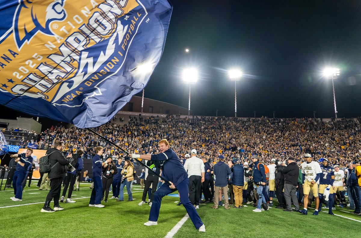 khansen406's tweet photo. The champions of the FCS: The Montana State Bobcats 🏆

Some of my favorites from an emotional scene on the field after a wild overtime victory over Illinois State 📸

@montanasports https://t.co/TVAbCnl4CL