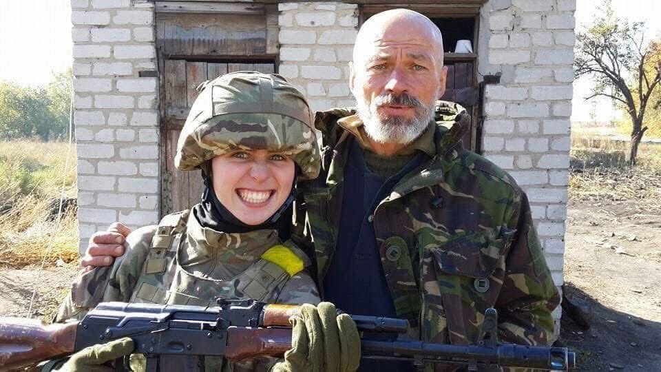 11 років від загибелі

Сьогодні думаю про те, що дядь Вітя зацінив би сучасний двіж. Всю технолоджу, можливості, розгон.
Бо якщо тоді, під Дебалою, з калашматом, Божою поміччю  і матюками він примудрявся наводити шороху — то зараз росіянам від нього не було би порятунку взагалі