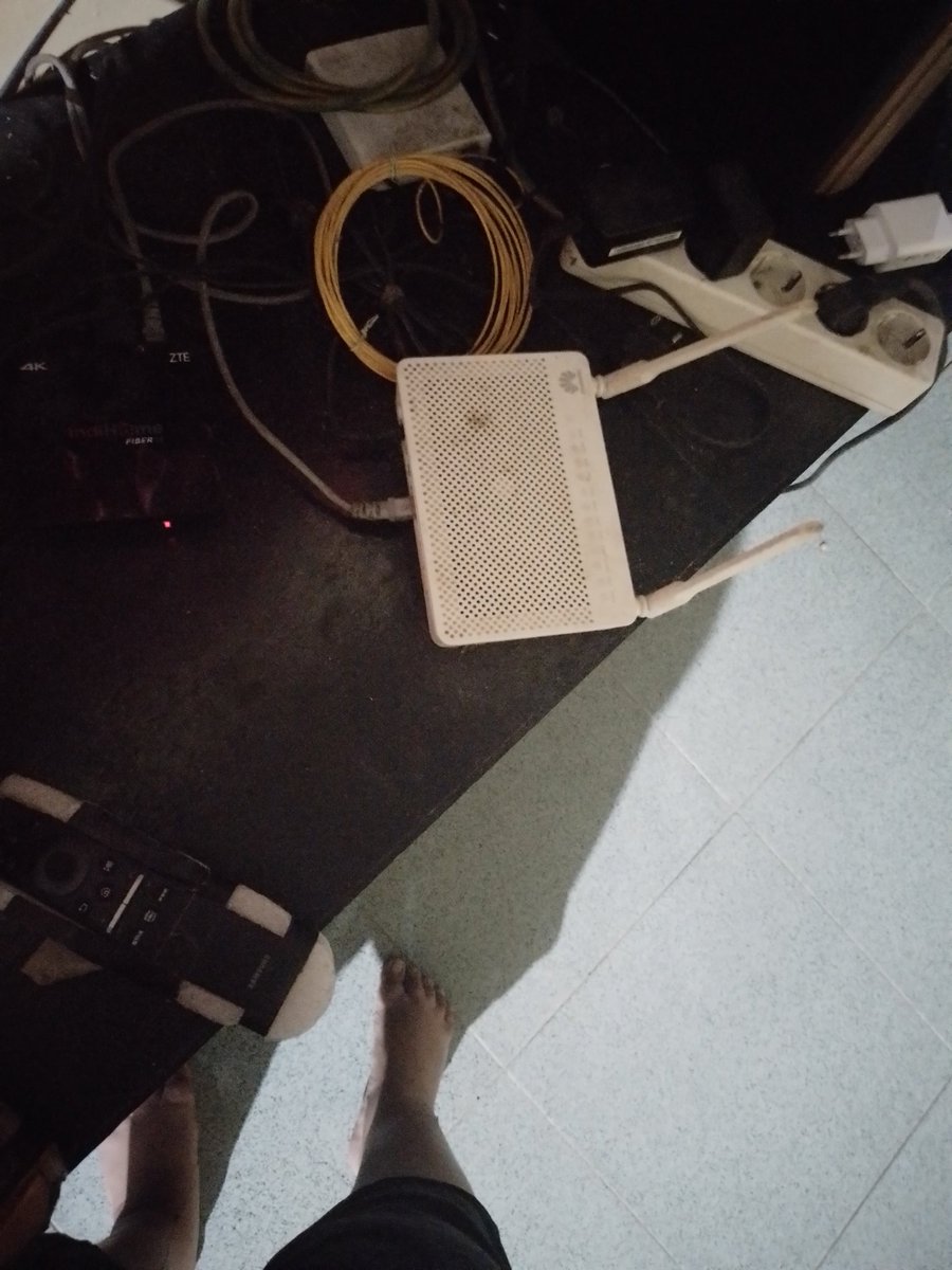 Almon1714's tweet photo. @IndiHome saya mau konfirmasi bahwa router wifi saya tiba tiba padam total tadi malam  sekitar pukul 23.35 wib dengan posisi masih tersambung dengan listrik https://t.co/z88Z39r5ot