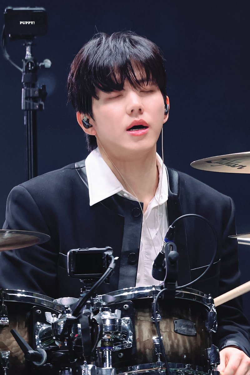 825puppy's tweet image. 251220 The Present HQ

#도운 #DOWOON #데이식스 #DAY6