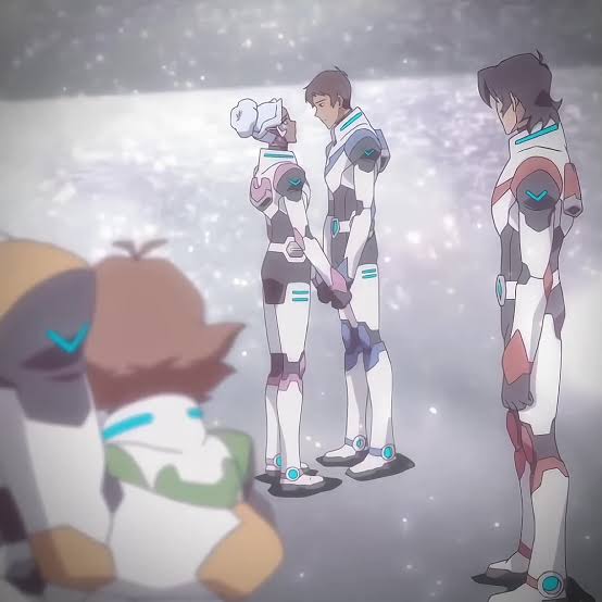 sorry idk anything ab st but qrting cuz this reminds me of how some ppl literally look @ this scene and go "wow this is a klance scene...keith is pining and so sad that allurance is together :(" bro allura is ab to die and lance is saying goodbye forever to his gf dont pmo