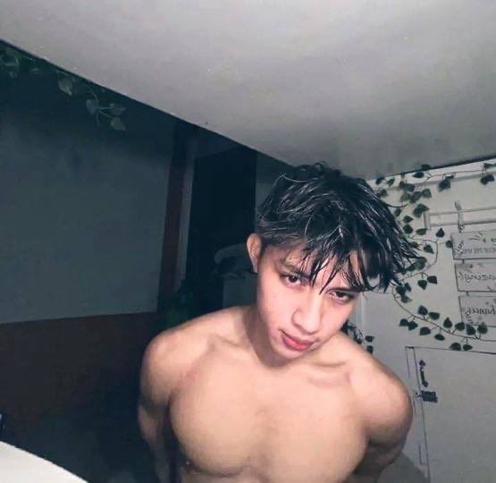 cuyapen54088's tweet photo. FOR AWARENESS!!!
POSER!SCAMMER TO! 
ginagamit nyang pic to para manloko(hindi sya to)
Pinapalitan nya din name niya kapag nabubuking sya. Please be aware of this scammer, marami ng nakuhanan ng pera yan.
Eto link ng profile nya:
https://t.co/KOGC76KAws
#alterbaguio #alter https://t.co/1gauDW3Tdd