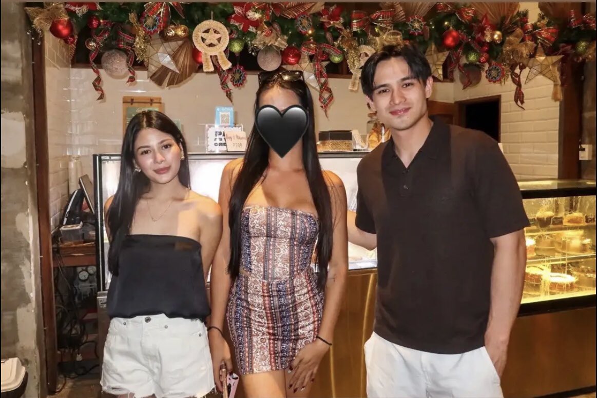 _yourmamicakes's tweet image. matchy matchy ang mama’t papa ko salamat po sa buhay na pinagkaloob ninyo sakanila lord jesus christ amen

AZRALPH 900M VIEWS
AZRALPH 900M VIEWS