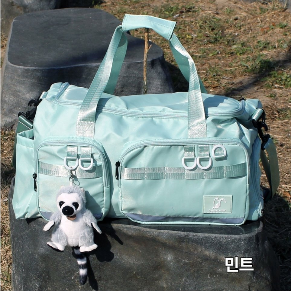 314dimension's tweet photo. 안녕하세요~ 젠틀리머 보스톤백 말차, 민트 구매하고 받으신 분들 혹시 실사진을 보내주실 수 있으실까요?
민트(1짤)를 구매했는데 말차에 가까운 상품(2짤-육안색감에 맞���)이 온 것 같아 문의해봤는데, 실제 상품 사진이 민트와 말차가 크게 차이나지 않더라구요ㅠㅠ(3짤의 왼쪽 말차 오른쪽 민트) https://t.co/kKFr0GmvWD