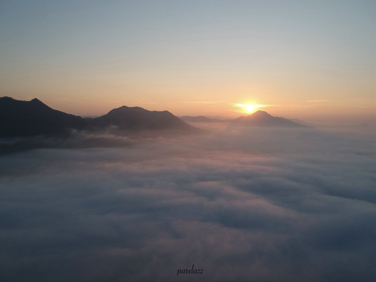 อยากชวน น้อง Lisa Amazing Thailand Ambassador มาเที่ยว จ.เลย อากาศเย็นสบายล้อมรอบไปด้วยเขา เป็นเสน่ห์เฉพาะตัวของจ.เลยมาลองกินข้าวจี่ดูทะเลหมอกพร้อมพระอาทิตย์ขึ้น พอตกเย็นนั่งเรือชมวิวแม่น้ำโขง พร้อมพระอาทิตย์ตกดิน 🤩🌅⛅️  

Chill chill กับอาหารพื้นเมือง ไม่ว่าจะเป็นตำบักหุ่ง,