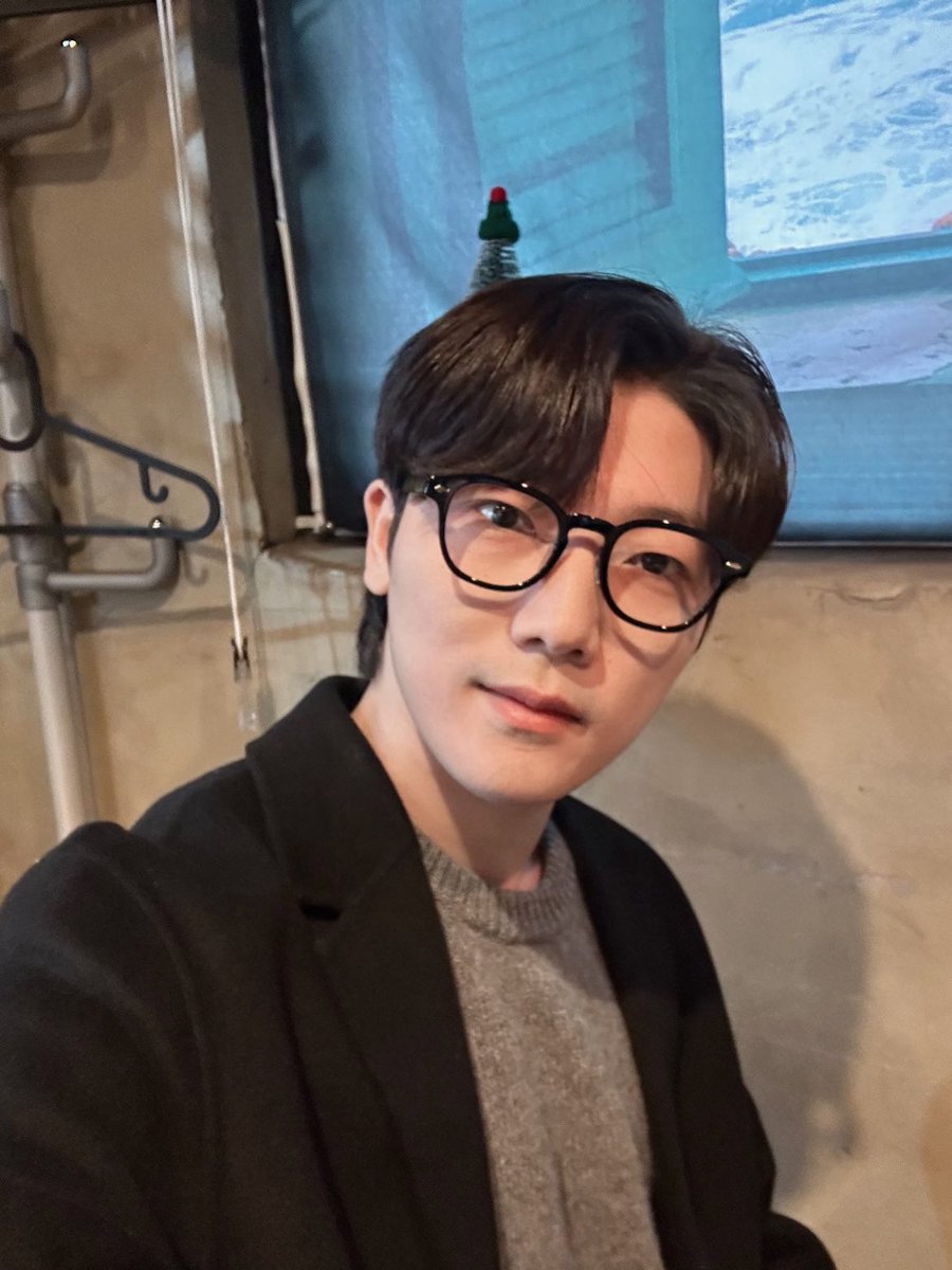 formywonii's tweet photo. 요 옷들도 같은 니트네 😳🩶🩶🩶 https://t.co/v1xQTtlVTP