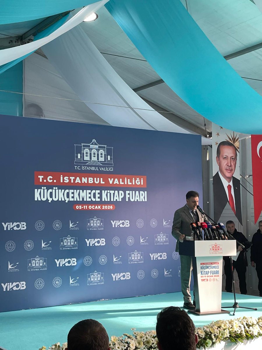 Türkiye Basım Yayın Meslek Birliği Başkanı Mehmet Burhan Genç’in katılımıyla gerçekleştirilen Küçükçekmece Kitap Fuarı, açılış töreni ardından kapılarını  okurseverlere açtı. 
<a href="/istvaliligi/">İstanbul Valiliği</a>
 <a href="/Kucukcekmecemiz/">Küçükçekmece BLD</a> 
<a href="/MBGenc/">Mehmet Burhan Genç</a>
<a href="/tbymorg/">Türkiye Basım Yayın</a>