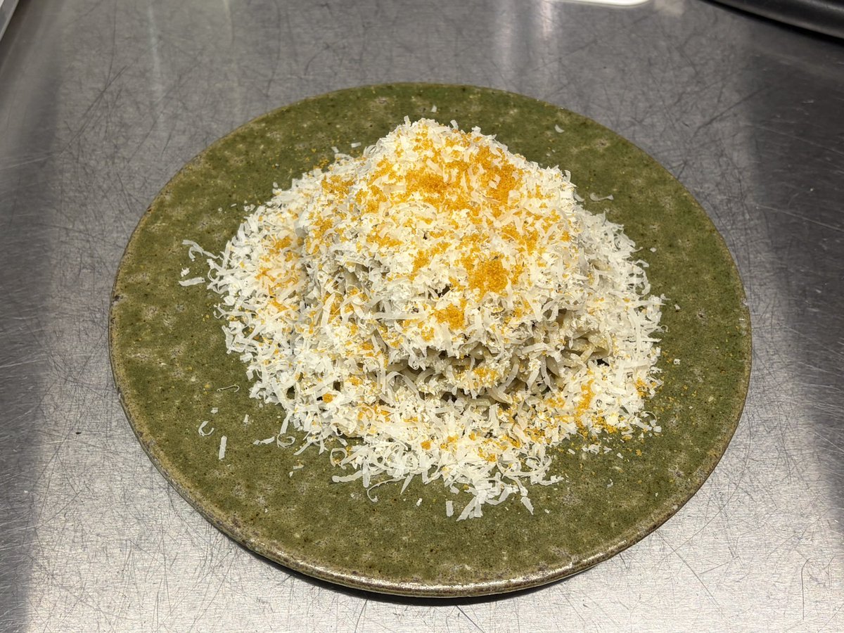 怒涛の年末年始7日連続営業が終わり1/6(火)7(水)はお休みです　3日前に春近蕎麦に感激された方は昨夜も来店　山菜と新たけのこのはまぐり出汁やトマトとあまおうのケーキを食べとても感激　休み明けにも予約され4日連続来店となる　感激のほどが窺える