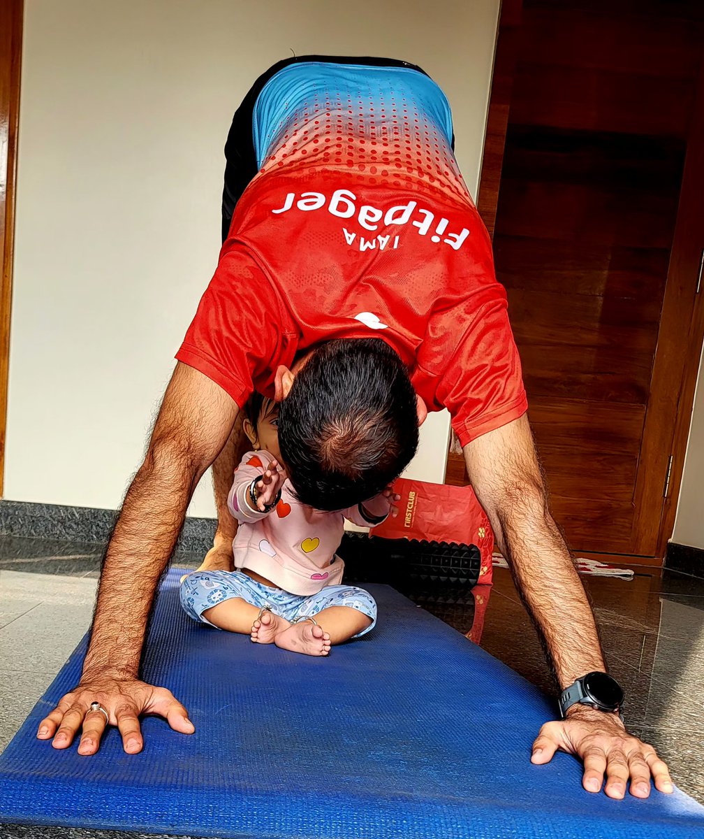 Runningrathod26's tweet photo. Arre baapu mast tempo run karke streching bhi kar rahe yes yahi aapko aage leke jayegi = meri beti muje samjate hue 😍😍😍
Happiness is key 
#Joyofrunning #keepshowingup #Noexcuses #dreambig #nevergiveup https://t.co/OkwvpLB7YG