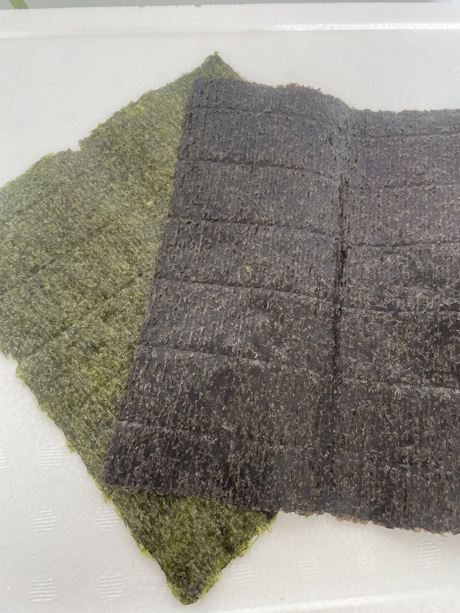 jacodesu's tweet image. 新海苔が入荷しました( ∩'-'⊂ )

←ドラッグストアの海苔
→新海苔
(色がこんなに違う)

特上品です◼️⊂(`･ω･´)⊃◼️
旬の新海苔をこの機会にぜひ！
(4月には終売します)

jakodesu-shopping.com/products/seawe…