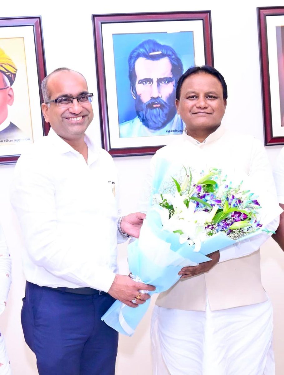 ଓଡ଼ିଶାର ଲୋକପ୍ରିୟ ମୁଖ୍ୟମନ୍ତ୍ରୀ ଶ୍ରୀ ମୋହନ ଚରଣ ମାଝୀ ମହୋଦୟଙ୍କୁ ଜନ୍ମଦିନର ହାର୍ଦ୍ଦିକ ଶୁଭେଚ୍ଛା ଓ ଅଭିନନ୍ଦନ। 💐

ମହାପ୍ରଭୁ ଶ୍ରୀ ଜଗନ୍ନାଥ ଓ ମା' ମାଣିକେଶ୍ଵରୀ ଙ୍କ ନିକଟରେ ଆପଣଙ୍କ ସୁସ୍ଥ ଓ ଦୀର୍ଘାୟୁ ଜୀବନର କାମନା କରିବା ସହିତ ଆପଣଙ୍କ ଦୃଢ ନେତୃତ୍ୱରେ ଆମ ରାଜ୍ୟ ଓଡ଼ିଶା ପ୍ରଗତିର ଶିଖରରେ ପହଞ୍ଚୁ ଏହା ପ୍ରାର୍ଥନା କରୁଛି।