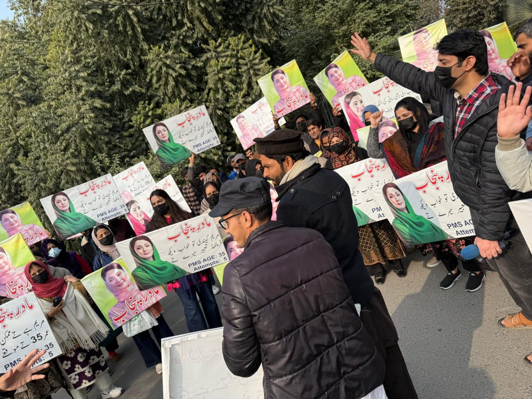 Huseeb59's tweet photo. چیف منسٹر پنجاب مریم نواز ان طلباء وطالبات کے مسائل سنے اور حل کیے جائیں پلیز 🙏🙏🙏
@MaryamNSharif 
@RanaSikandarH https://t.co/syMXCebYOA