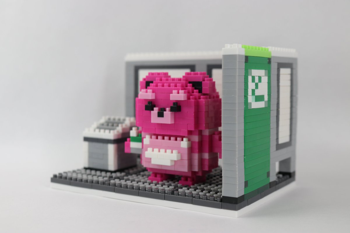 mitacleblock's tweet image. まざベアさん(@mother3rrd)のブロックフィギュアが好評発売中🧸 
ステージセットで飾るとかわいいです💓

📢期間限定1/31(土)まで

🧸こちらからご確認ください💁　
🔗store.mitacleblock.com/products/strea…🔗

#ミタクルブロック
#グッズ制作