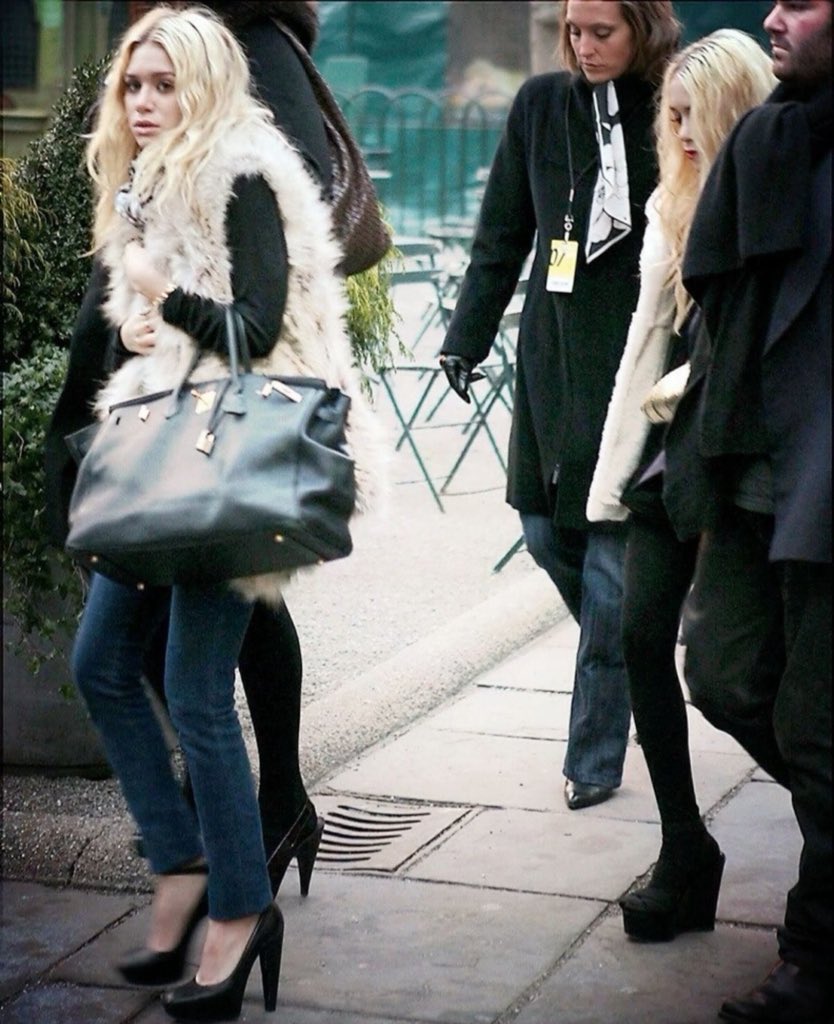 BagelCentral's tweet photo. the Olsen twins and a ludicrously capacious bag https://t.co/es0V9V3G79