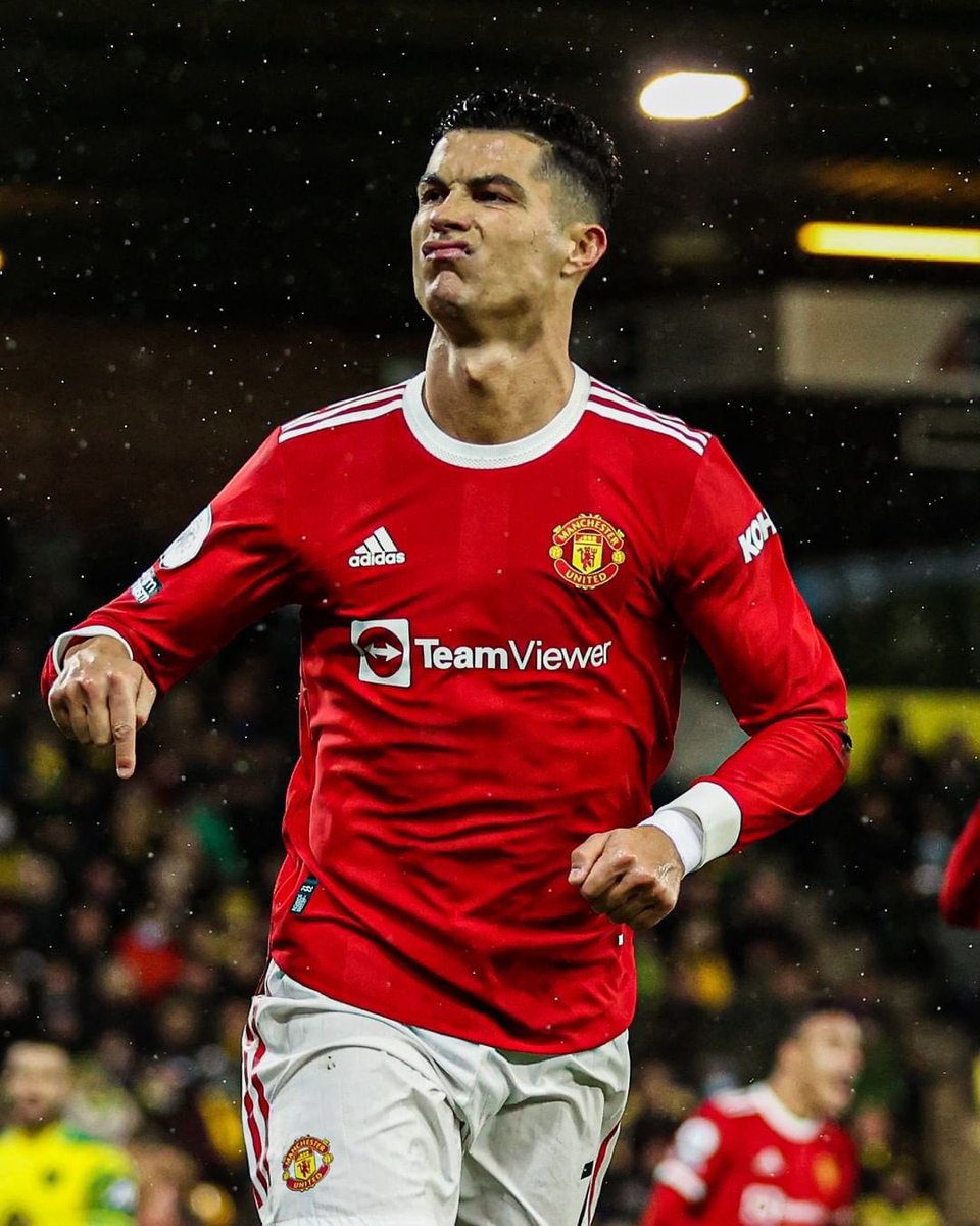 🚨 𝗟𝗢𝗡𝗚𝗘́𝗩𝗜𝗧𝗘́ 𝗜𝗡𝗖𝗥𝗢𝗬𝗔𝗕𝗟𝗘. 🤯

Cristiano Ronaldo 🇵🇹 a été le coéquipier de 𝟲 des 𝟭𝟬 derniers entraîneurs de Manchester United (intérimaires inclus). 😳

➔ 🏴󠁧󠁢󠁳󠁣󠁴󠁿 Darren Fletcher
➔ 🇵🇹 Ruben Amorim
➔ 🇳🇱 Ruud Van Nistelrooy
➔ 🏴󠁧󠁢󠁥󠁮󠁧󠁿 Michael Carrick
➔ 🇳🇴 Ole