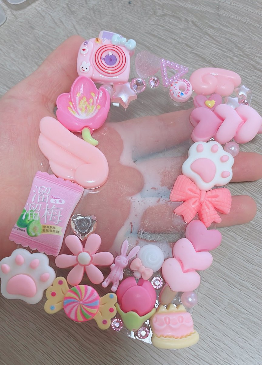 kntn_Rabbits's tweet photo. ピンクメインのチェキケース出来ました💮
昨日の作品に続き、チェキケースにチェキが付いてるのがポイント🩷ྀི
#AtelierCONNECT https://t.co/Y5f9UmZ4ux