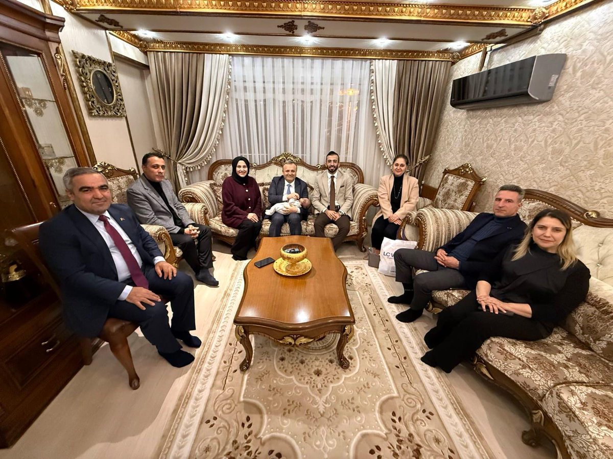 İlçe başkanımız sayın <a href="/MustafaY_K/">Mustafa Yalçınkaya 🇹🇷</a> ile mahalle başkanımız <a href="/Bilaluysal1818/">Bilal Uysal</a> Telsiz Mahalle Muhtarımız Edanur Menteş Arıkbuğa ile Küçükçekmece Belediye Meclis Üyemiz Aykut Arıkbuğa’nın dünyaya gelen evlatları için hayırlı olsun ziyaretinde bulundular.

<a href="/abdullahozdemir/">Abdullah Özdemir</a>