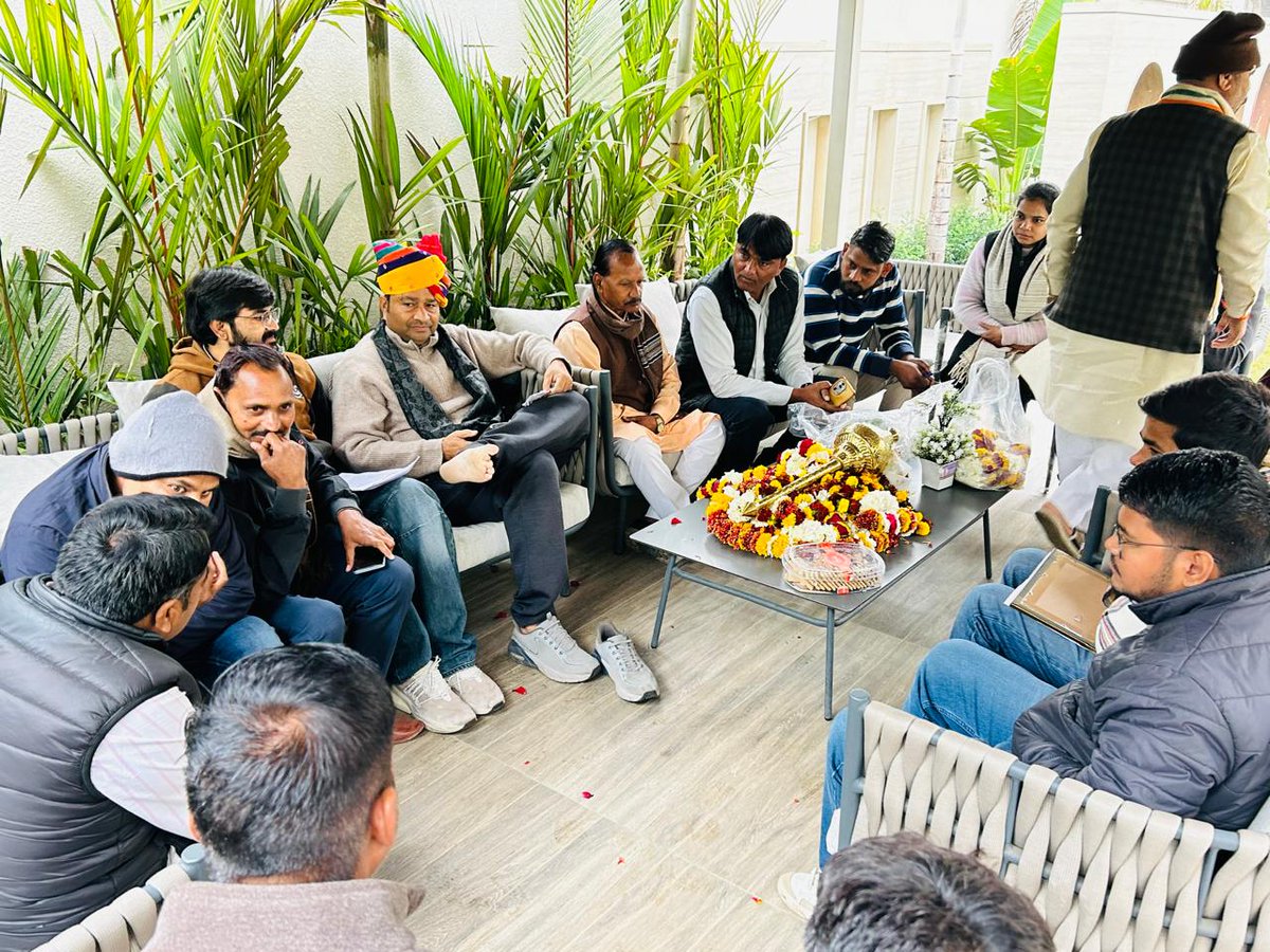 bjpbhupendraRYB's tweet photo. आज निवास स्थान पर भाजपा के देवतुल्य कार्यकर्ताओं द्वारा आत्मीय स्वागत,एवं अभिनंदन किया गया।
शुभकामनाओं के साथ कार्यकर्ताओं से हुआ सार्थक संवाद इस सुंदर सुबह को और भी विशेष बना गया।
सभी का हृदय से आभार।
#sanwad #Charch #BJPGovernment @BhajanlalBjp @BJP4Rajasthan @madanrrathore https://t.co/bUVG8xDmMu