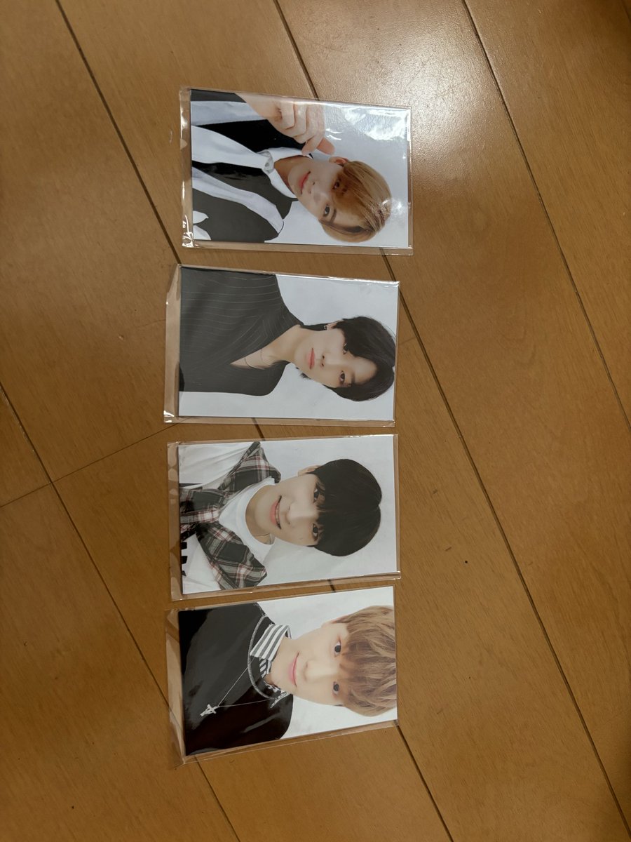 R712945747's tweet photo. seventeen買取

譲　添��写真11枚
求　希望金額

まとめて買取優先　ばら売り可能
トレカ卒のため買取よろしくお願いします。

#seventeen交換  #seventeen買取 
#seventeen  #SEVENTEEN https://t.co/x1PYW1iVXi