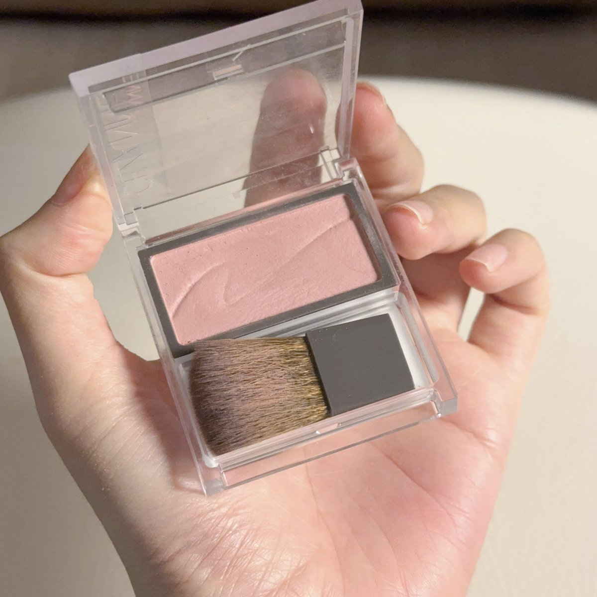 มีคนถามว่าแต่งตาโทนนี้ ปัดแก้มสีไหน แนะนำปัดพวกโทนชมพูน้ำตาล ชมพูตุ่นๆที่ไปในทางเดียวกัน ปัดออกมาเมคอัพมันจะนัวมากกก หน้าละมุน ไม่เข้มไม่อ่อนเกิน สีโทนแบบฟีล misty rose/dusty rose