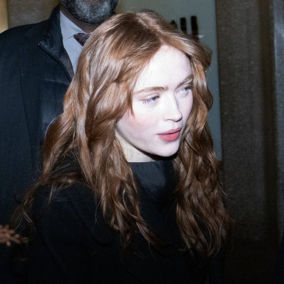 lolohkjk's tweet photo. se eu fosse o caleb eu errava a cena daquele beijo várias vezes, é a sadie sink porra https://t.co/arV2ZIFNJh
