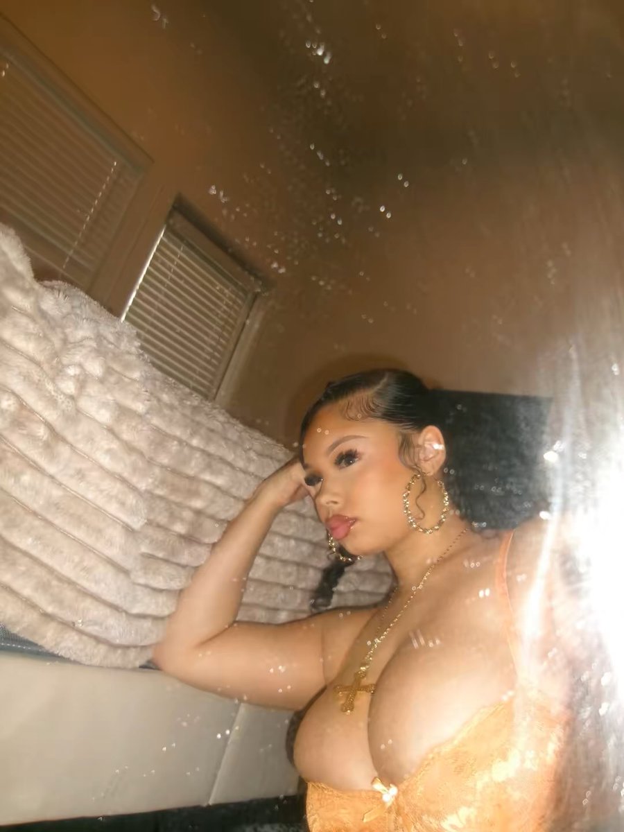 liacakesss's tweet photo. Posting for all 3 of my active followers https://t.co/ncJUp6vgrz