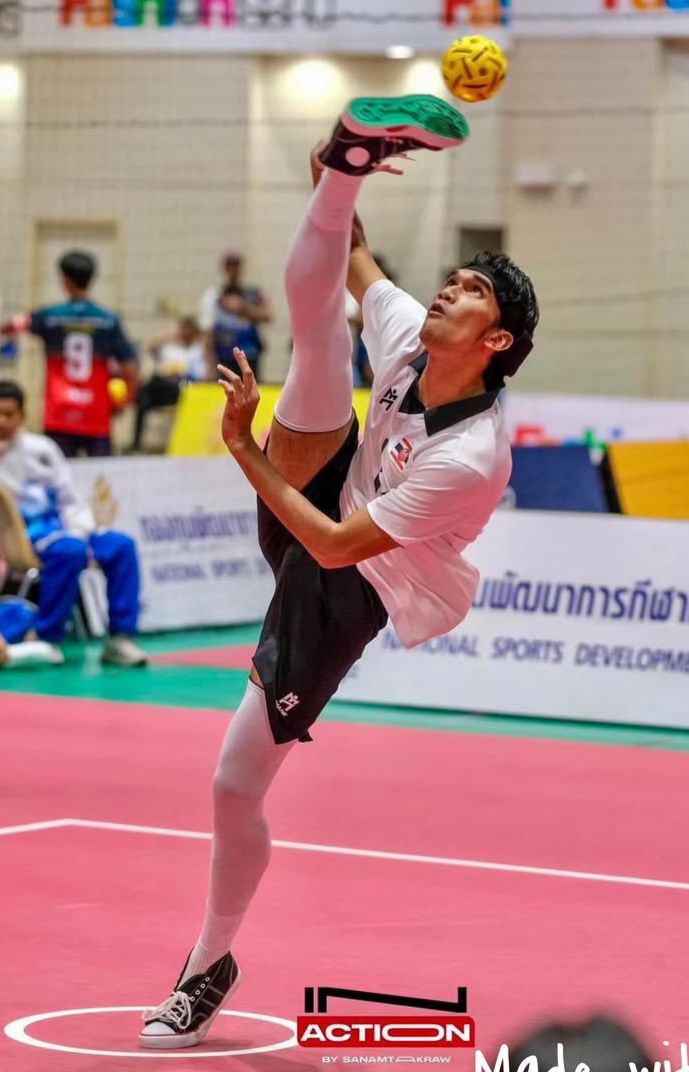 NewsBFM's tweet image. 🔥 National athlete Syahir Rosdi made history after being crowned the World's Best Tekong by the International Sepak Takraw Federation.

Syahir had been consistent in ensuring the country's success in the 2024 World Cup, 2025 Asian Cup, and 2025 SEA Games.