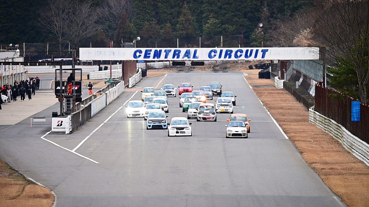 Keisportscar244's tweet photo. スタートシーン🎌
#新春たっぷり走れるお年玉走行会 #COME 
#関西サーキットカメラ部 https://t.co/KwwvFBj1NC