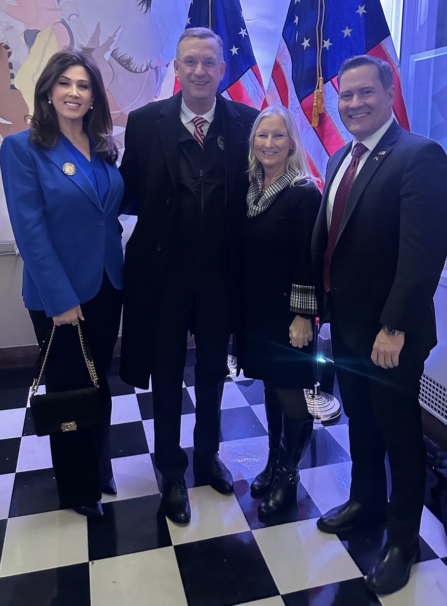 DoctorJanette's tweet image. Faith, Leadership and Love of Country all in one room.  God bless America! @250Freedom_ 🇺🇸