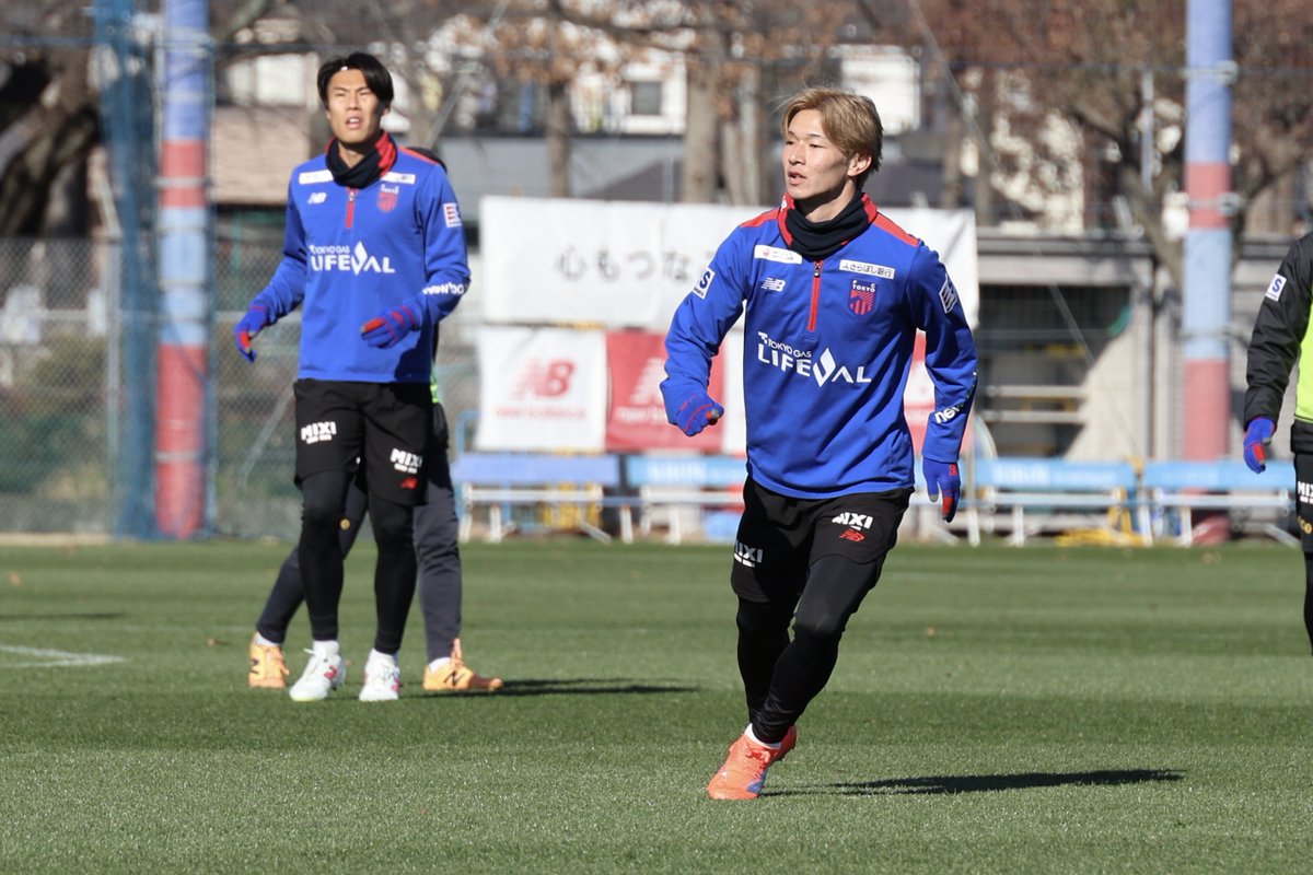 🔵TRAINING PHOTOS🔴 晴天の小平で始動2日目を迎えました✊🔥 #長友佑