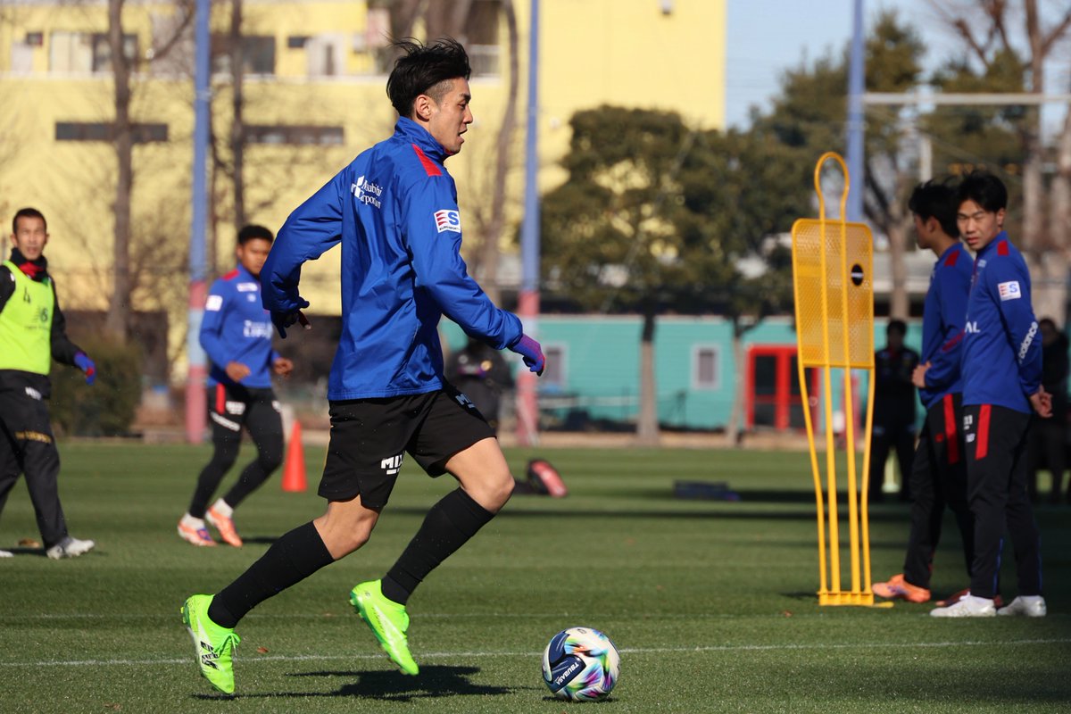 🔵TRAINING PHOTOS🔴 晴天の小平で始動2日目を迎えました✊🔥 #長友佑