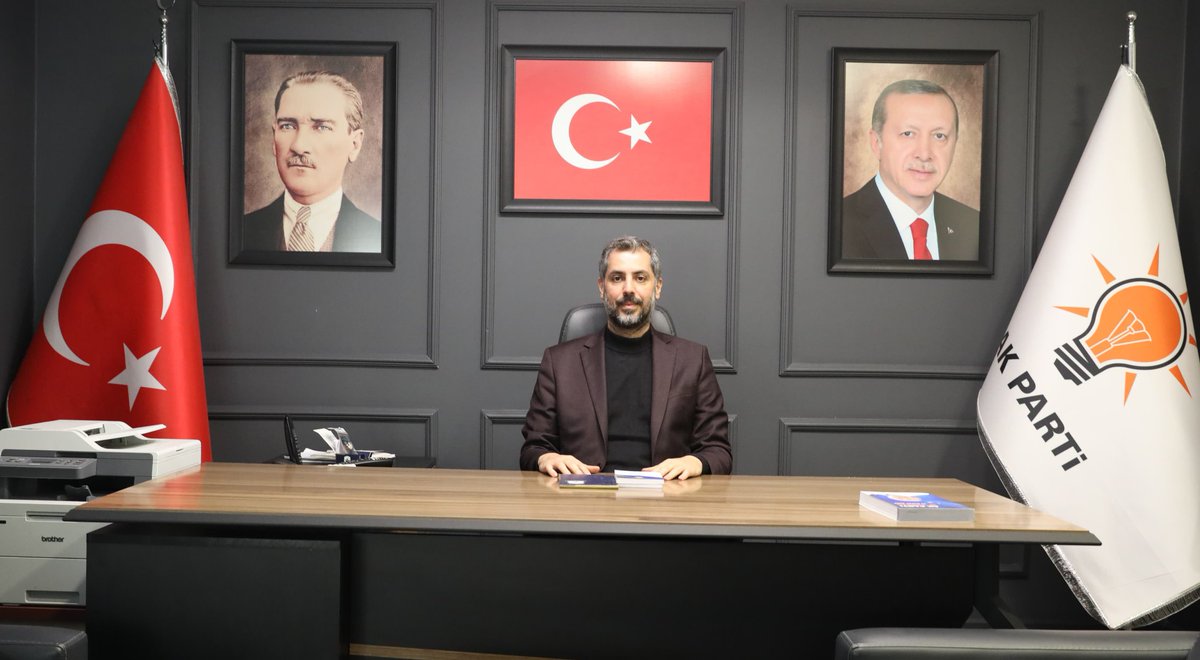Bugün İl Başkanlığımızdaki nöbet görevini İl Yönetim Kurulu Üyemiz Cumali Orçun Sarıgül yürütüyor.
AK Parti, milletin iradesinden doğan ve gücünü milletinden alan bir harekettir.
Kapımız da gönlümüz de her zaman aziz milletimize açıktır. 🇹🇷
Görüş, öneri ve taleplerinizi