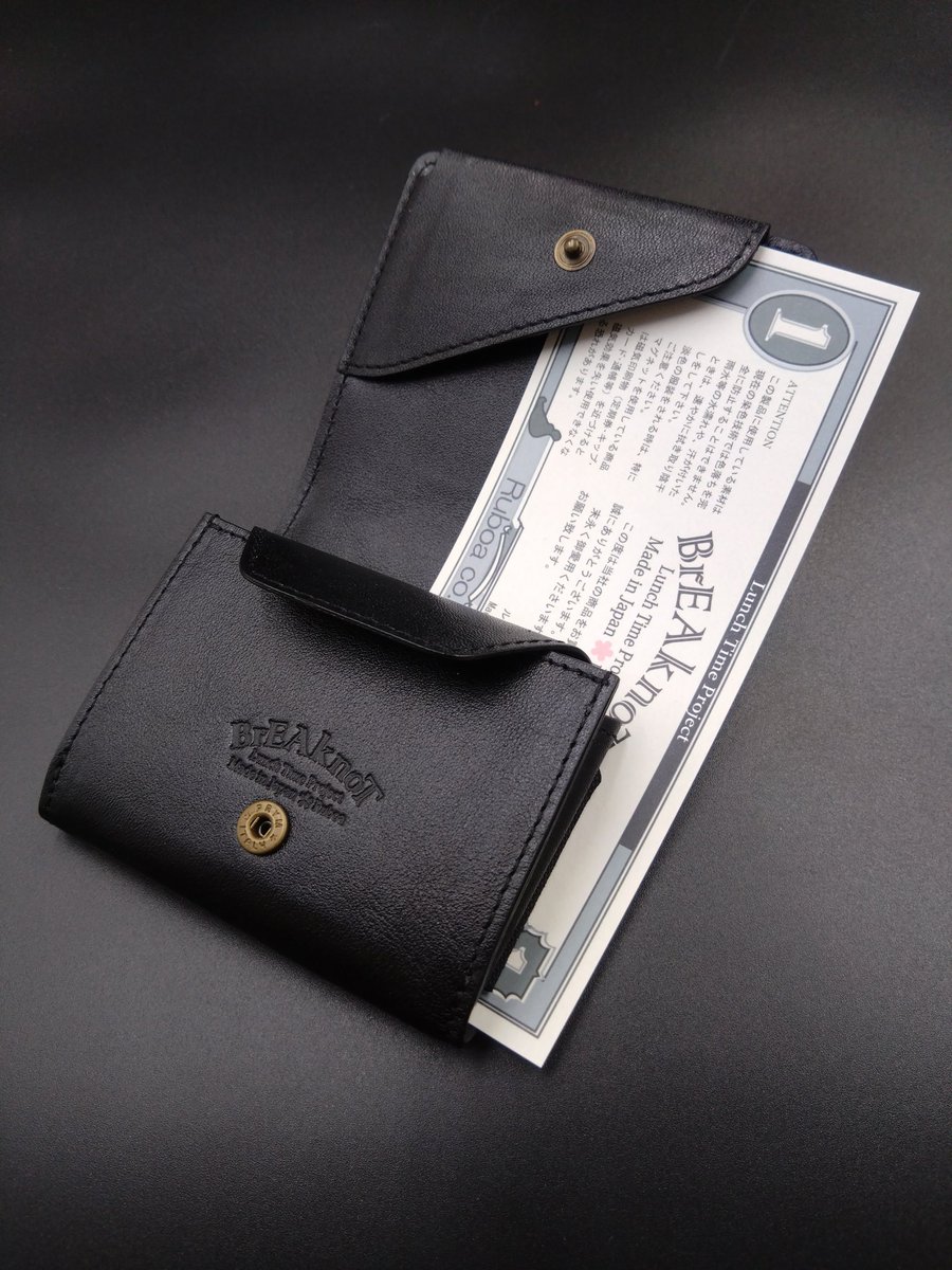 こちらはミニ財布「Minitto/ミニット」サメ革シャークスキンです