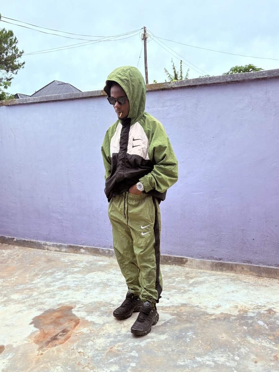 International Stoner 👽 tweet media