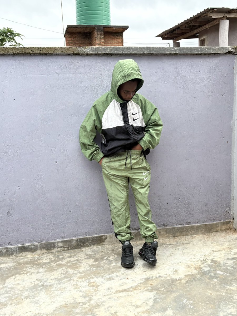 International Stoner 👽 tweet media