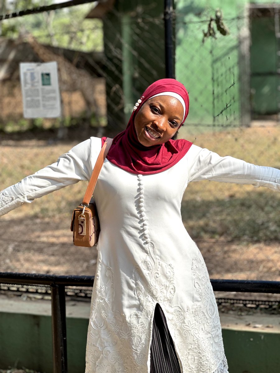 bolamsweet's tweet image. IT'S MY DAYYYYY! 😁 Wishing myself a happy birthday 🎈! Another year older, wiser !
May this year bring me joy, love and all the blessings 🌟. Self-love, self-care and slay all day 😊 #BirthdayVibes #AnotherYearOlder 🎂