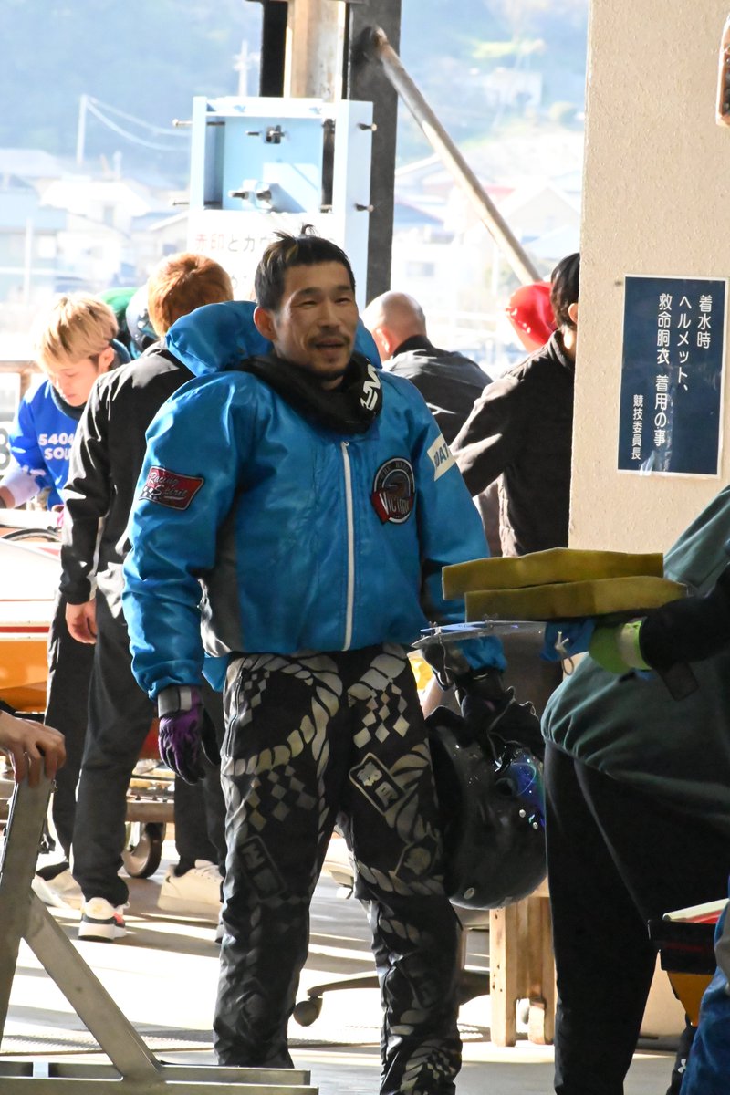 nikkan_boat's tweet photo. 【徳山ボート　＃復活！西京波者決定戦 】５日目
＃吉村正明 が準優10Ｒ２着、＃井本昌也 が準優11Ｒ１着。師弟そろって優勝���へ。井本は３枠、吉村は６枠から西京波者の座を狙う。
＃ボートレース徳山　＃ＢＯＡＴＲＡＣＥ https://t.co/xs6B0mljN4