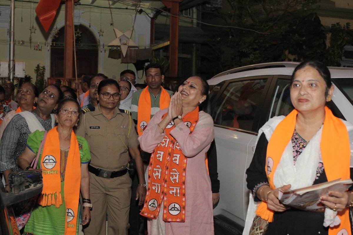 जनसेवेचा संकल्प, विकासाचा निर्धार! 

म्हातारपाखाडी परिसरातील विविध सोसायट्या आणि चाळींमध्ये जनसंपर्क फेरी काढण्यात आली. रंगीना हाउसपासून सुरू झालेला हा प्रवास कारंडे हाउसपर्यंत उत्साहात पार पडला. प्रत्येक घरातुन मिळणारे प्रेम आणि आशीर्वाद हीच माझी खरी ताकद आहे.